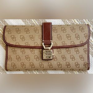 Vintage Dooney & Bourke Brown Signature Logo Large Wallet Organizer